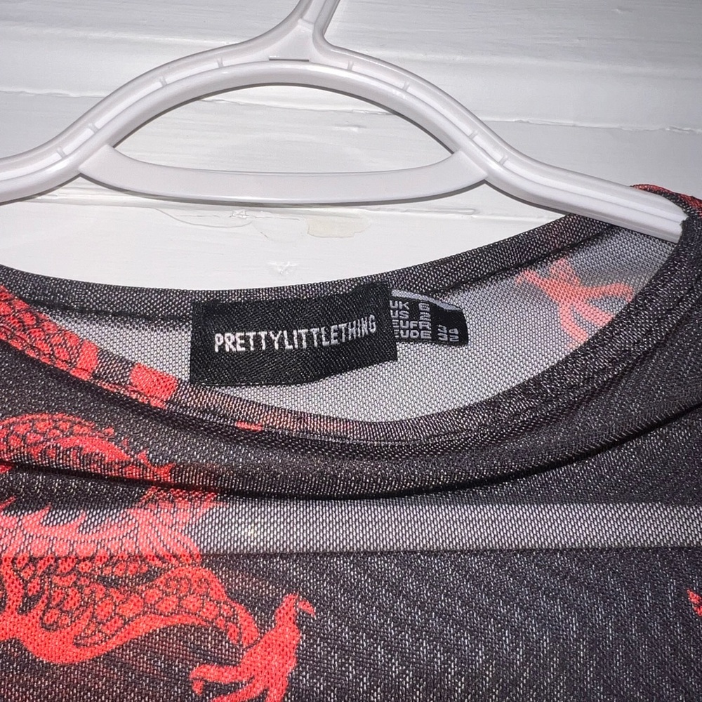 PrettyLittleThing/Chinese Dragon Print mesh crop top